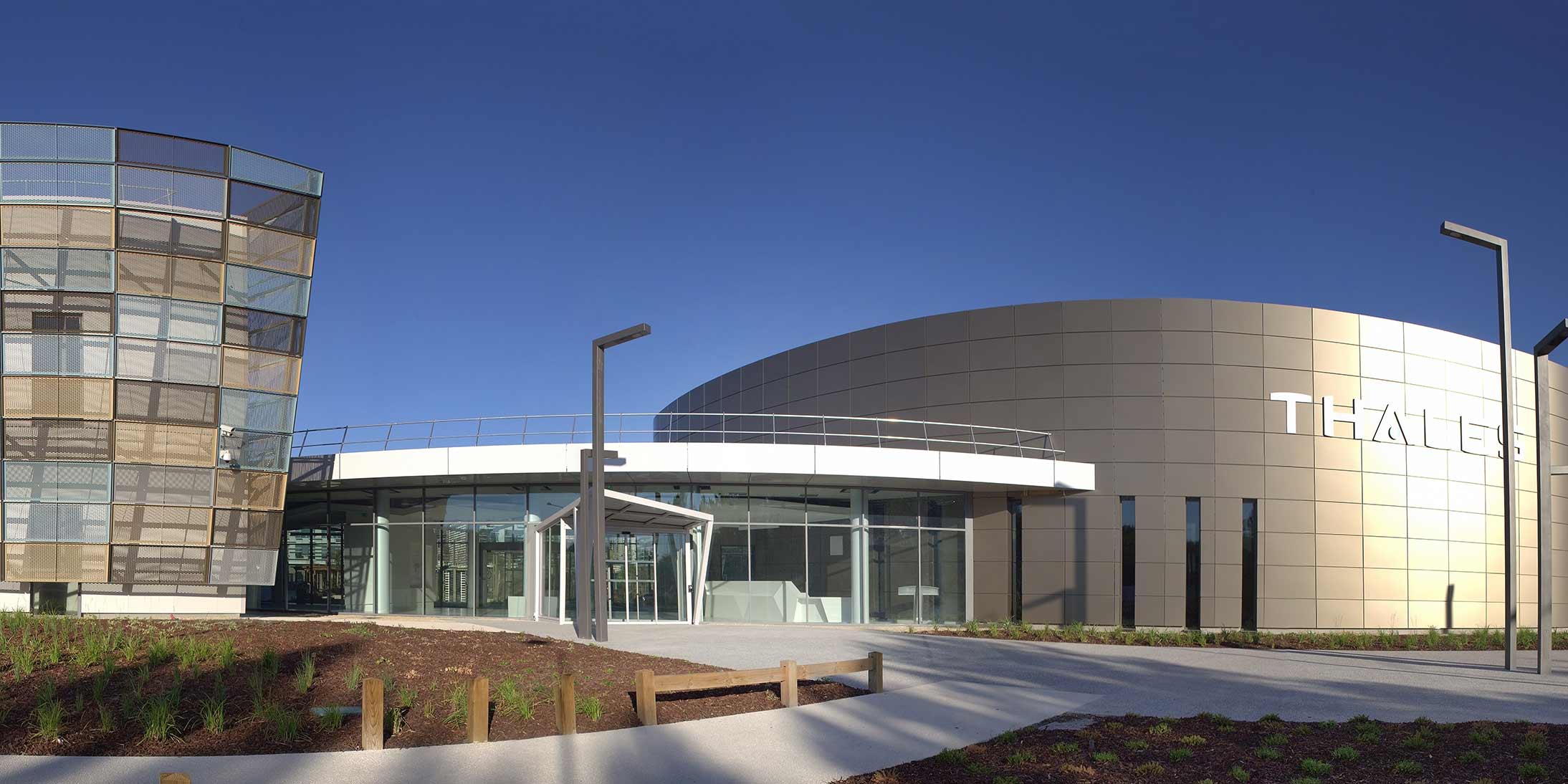 Découvrez le projet pilote de GA Smart Building : le Campus Thales Bordeaux, un ensemble immobilier de 60 000 m² réalisé en BIM, qui a remporté le grand prix du Tekla Global BIM Awards 2016.