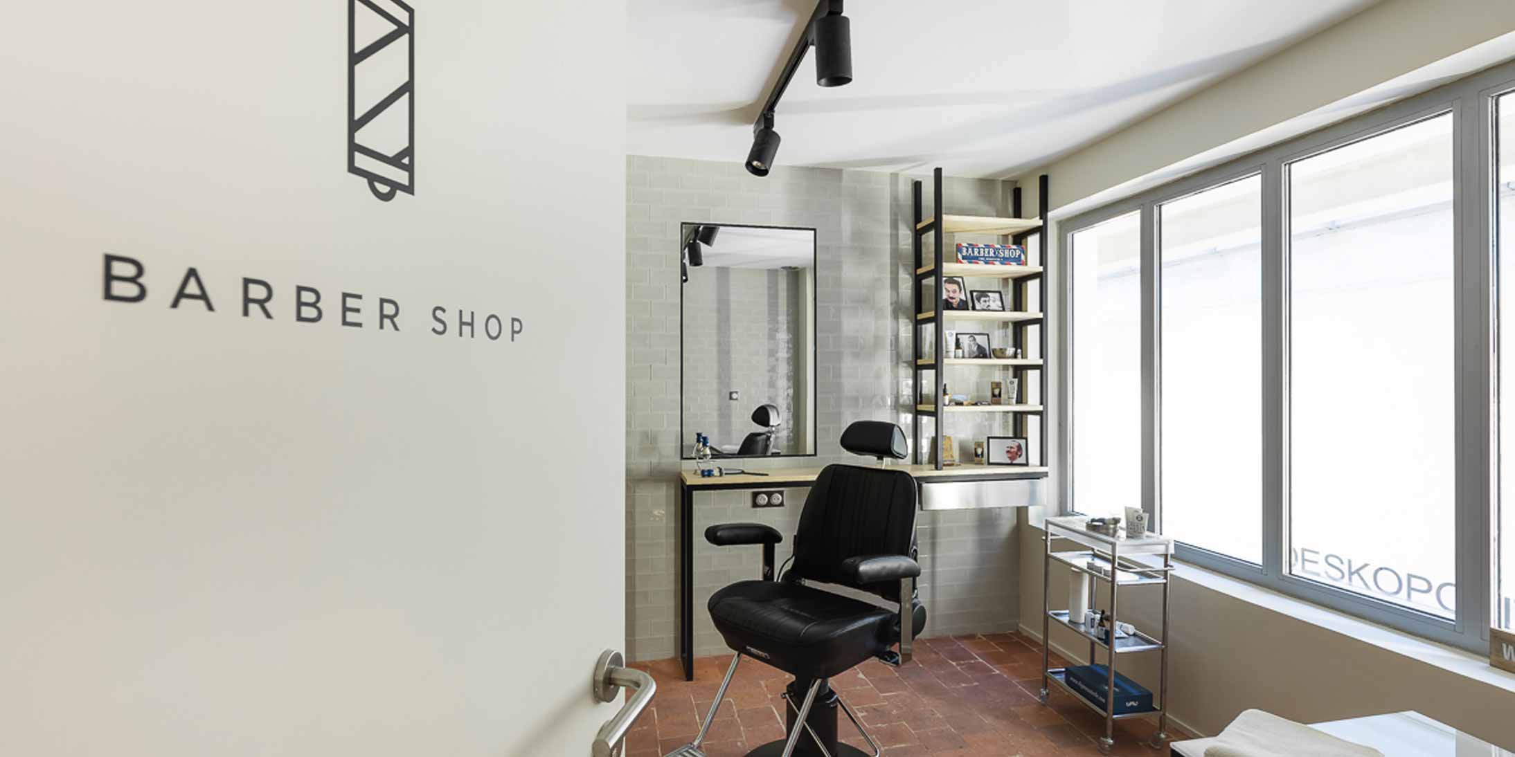 L'espace de coworking Deskopolitan propose un Barber Shop à ses coworkers, rue du Chateau d'eau à Paris.