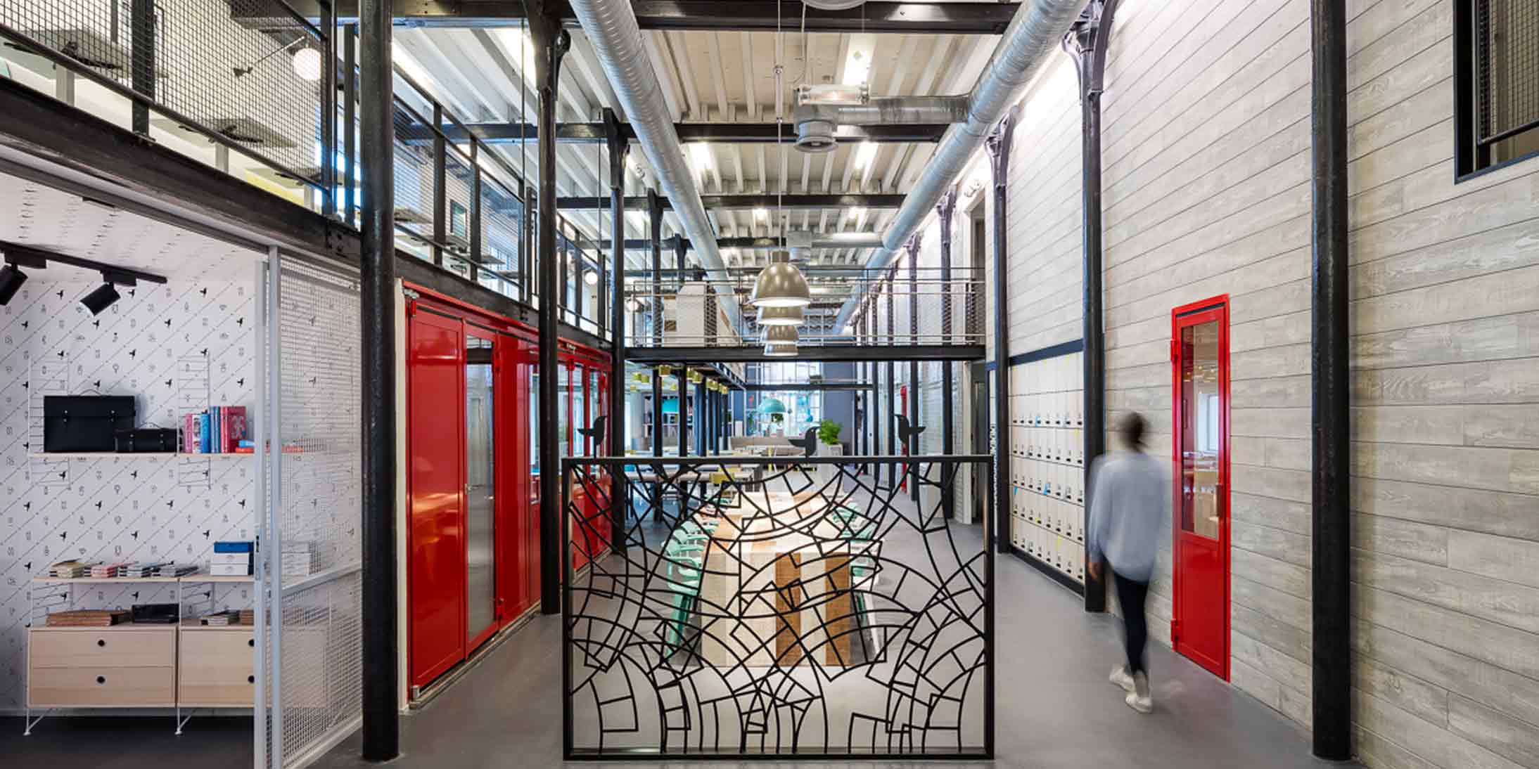 Deskopolitan, dont le premier espace de coworking a ouvert rue du château d'eau à Paris, est un lieu au service des coworkers.