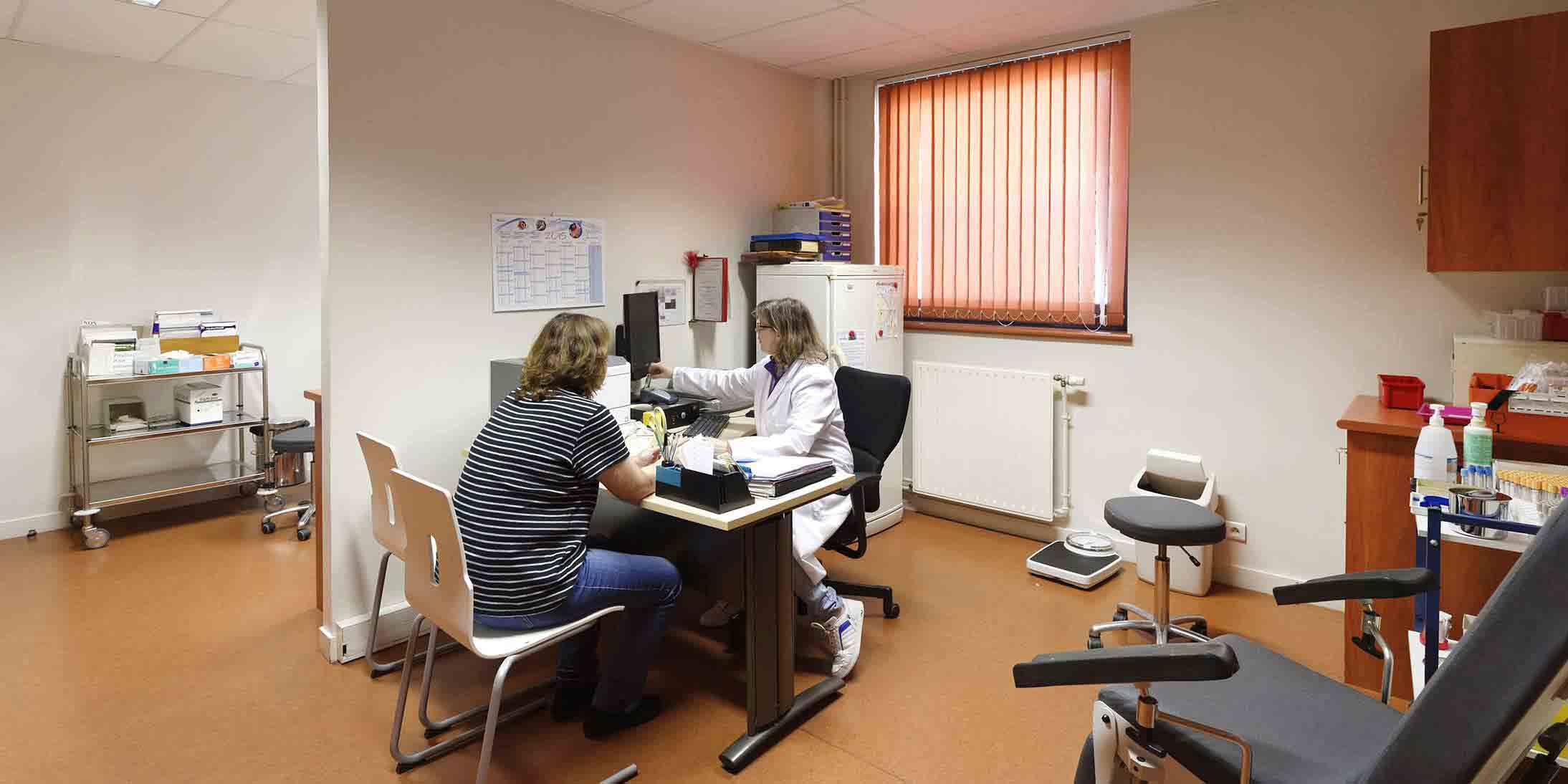 Le Centre Municipal de Santé à Gennevilliers comprend un centre médical pour la petite enfance réalisé par GA, entreprise de construction France.