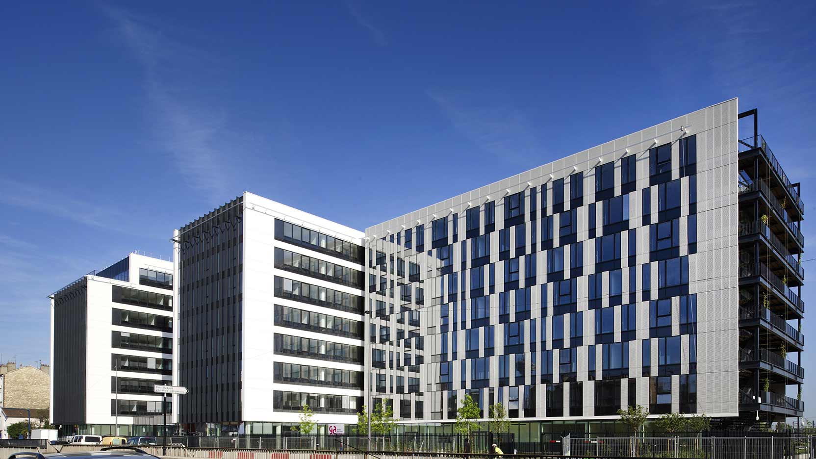 Luminem à Bobigny est un ensemble immobilier de bureau de la CCMSA réalisé par GA Smart Building avec BNP Paribas Real Estate au bord du canal de l'Ourcq.