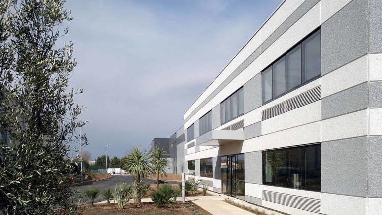 Plateforme de distribution logistique Paredes par GA Smart Building