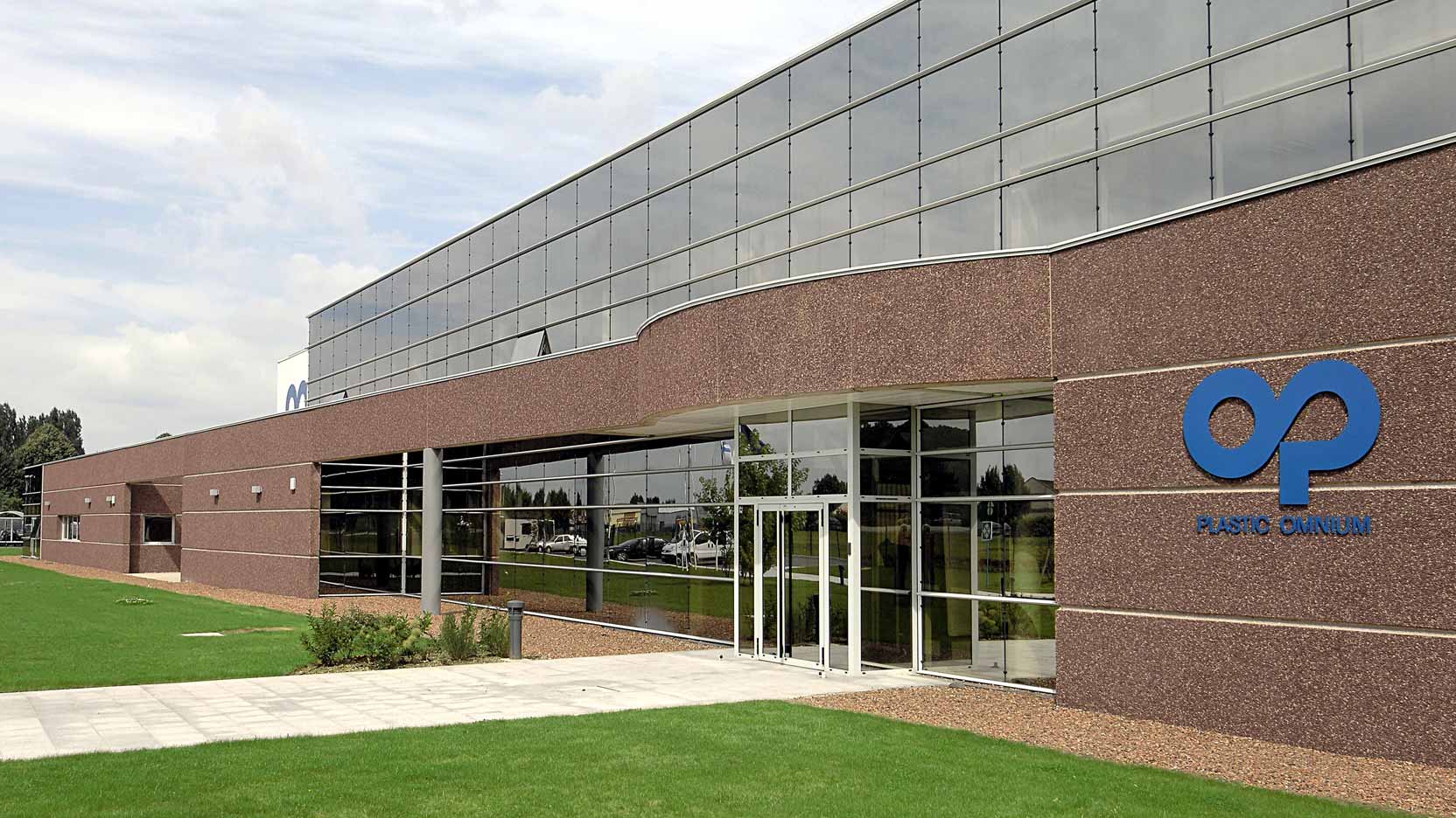 GA Smart Building a réalisé un bâtiment industriel pour Plastic Omnium à Ruitz dans le Pas-de-Calais.