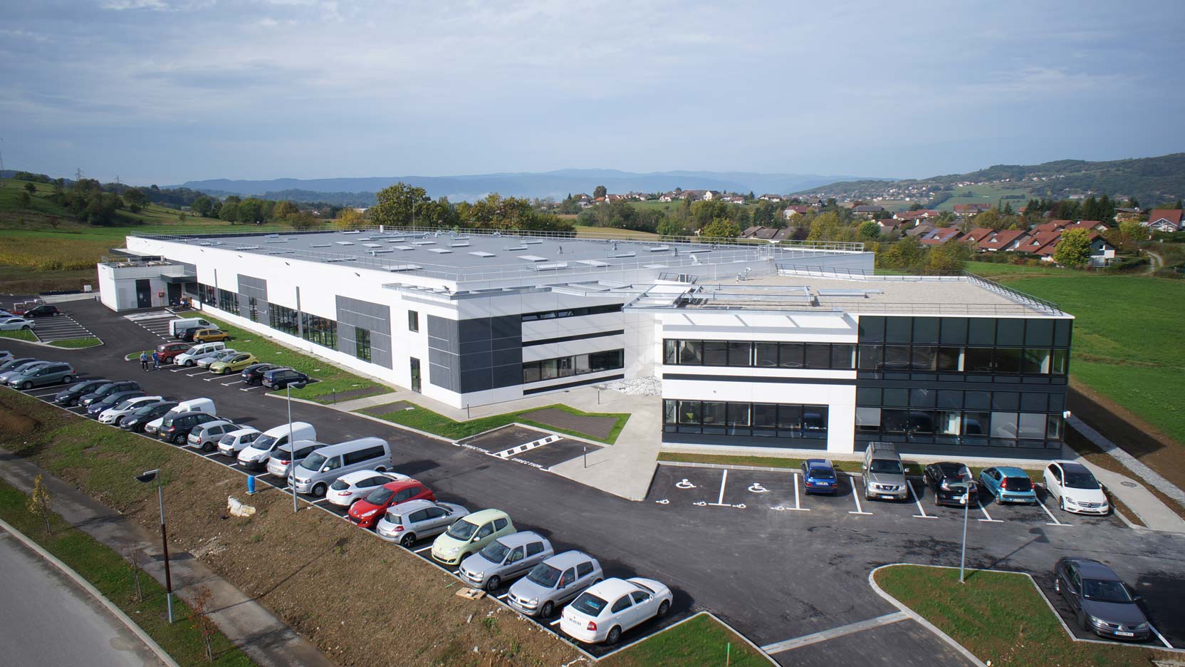 Le Groupe GA a réalisé un ensemble immobilier industriel pour Reboul usine Annecy alliant productivité au travail et qualité de vie au travail.