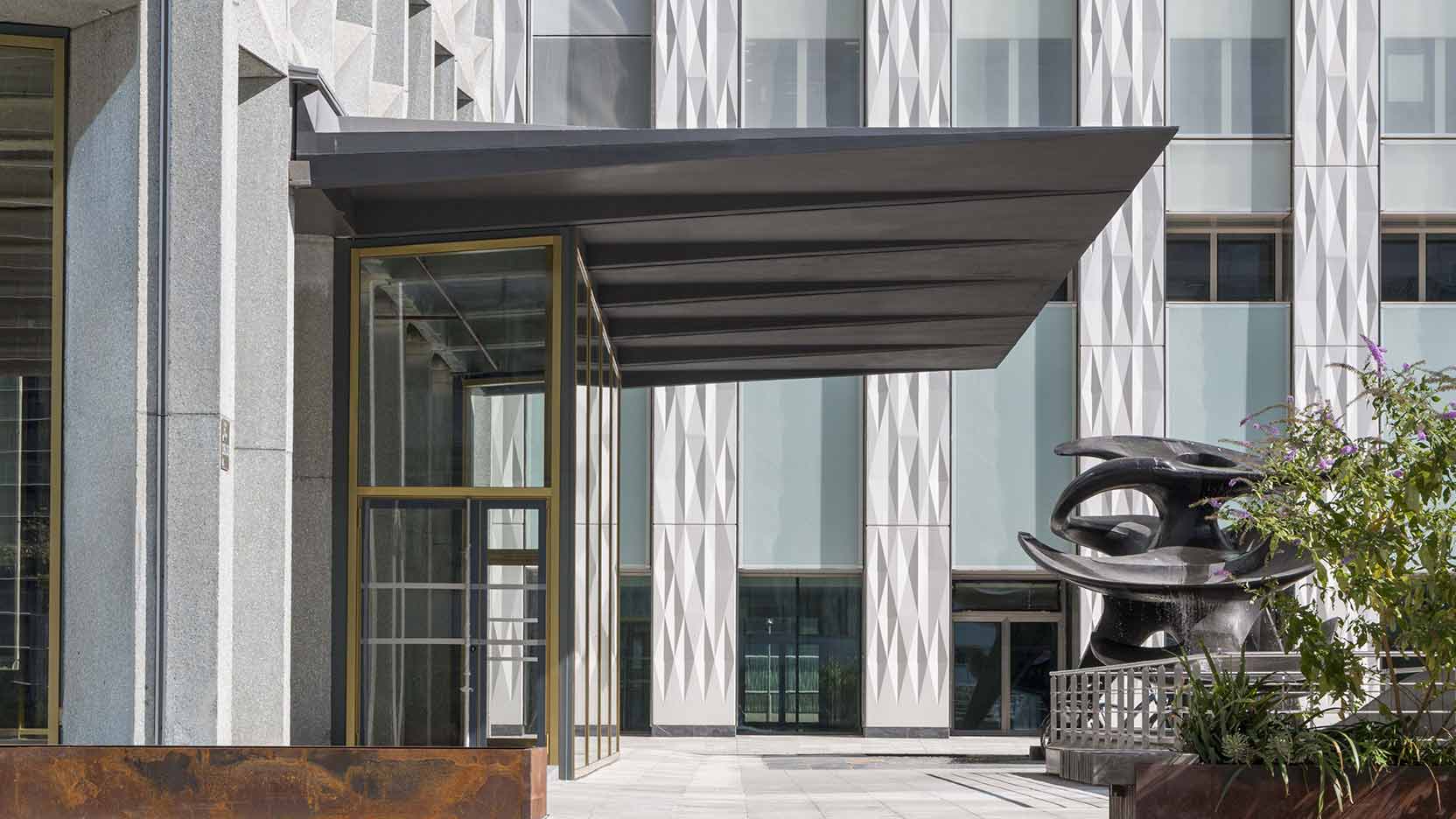 GA Smart Building a réalisé la rénovation Tour Europe à la Défense, l'une des premières tours construites à la Défense.