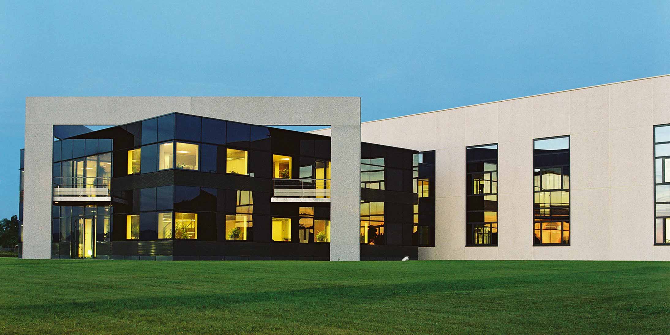 GA, entreprise de construction en France, a construit à Hésingue le bâtiment industriel de SAF, la Société Alsacienne de Fabrication qui produit des capuchons à destination de maisons de luxe.