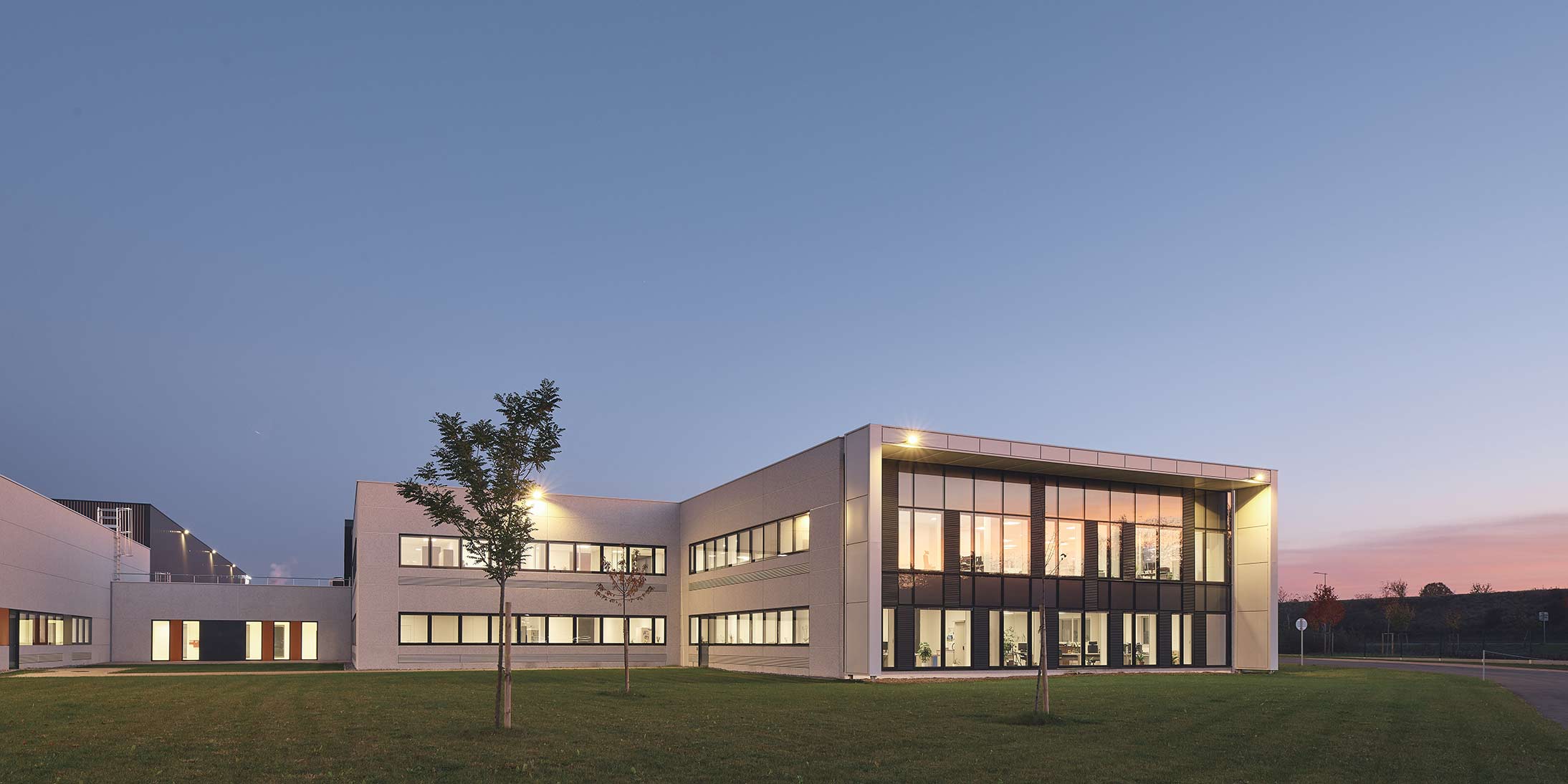 Dans le Haut-Rhin, en région Grand Est, GA Smart Building a réalisé un bâtiment d’activités, un bâtiment de bureaux et un bâtiment serviciel.