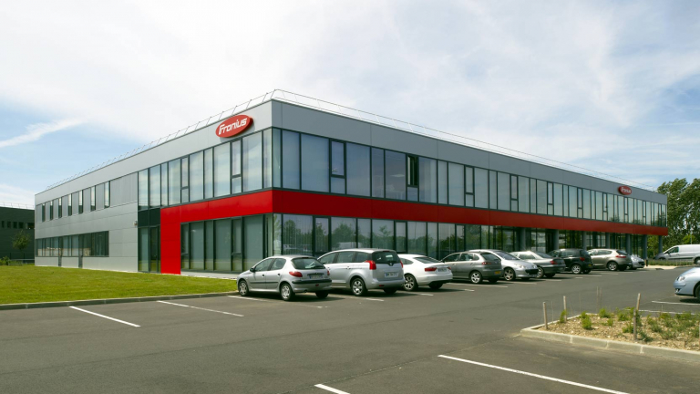 Fronius in Roissy, innovative industrial real estate
