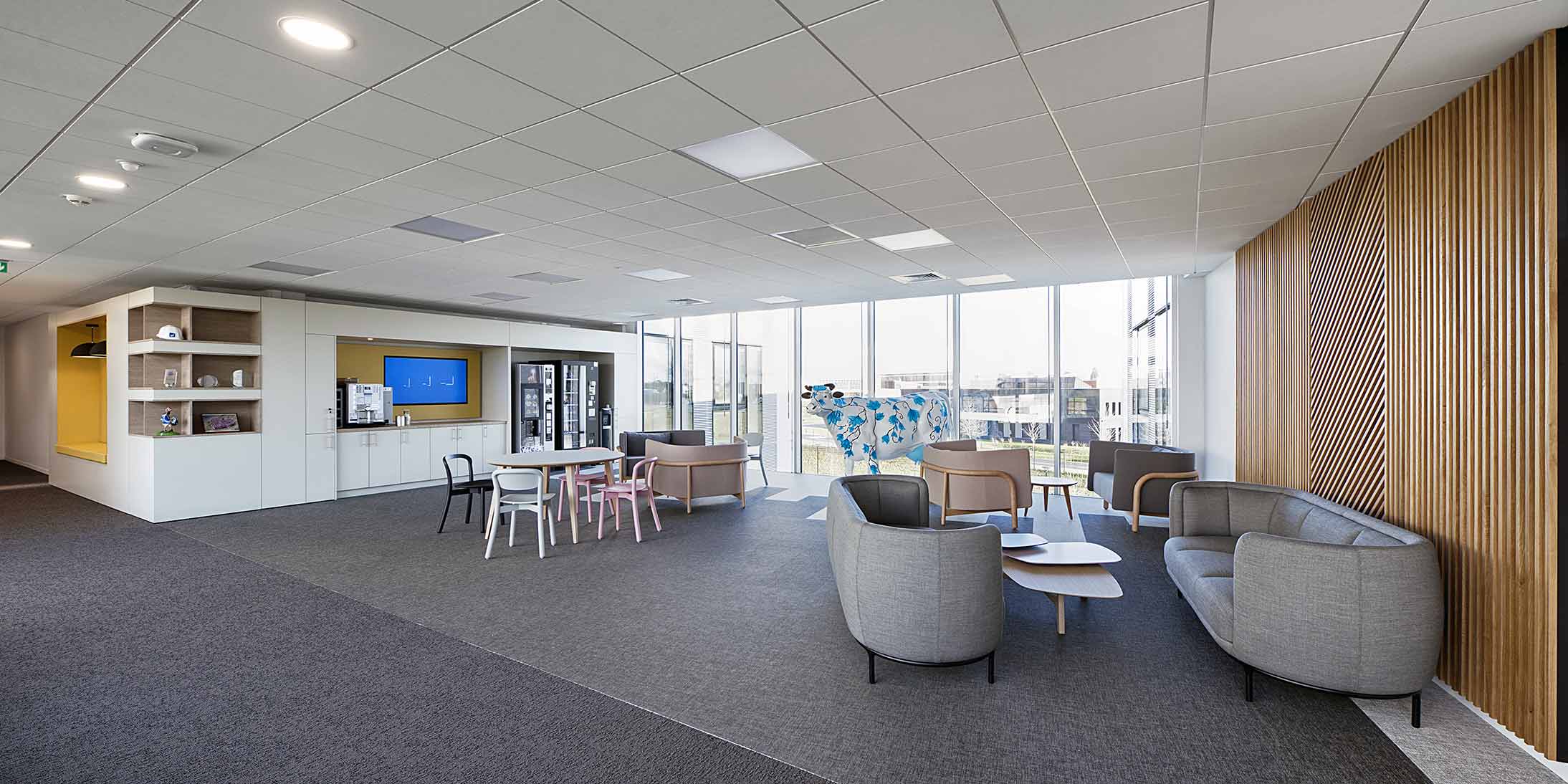 Le Groupe GA a réalisé un immeuble de bureaux : Sunny, le siège régional d’AXA de 8 000 m² à Isneauville, soucieux de la qualité de vie au travail.