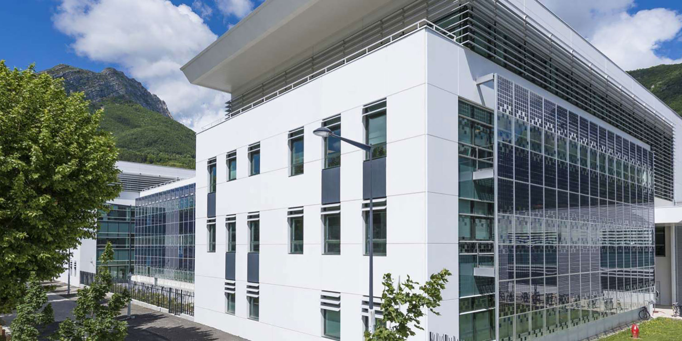 Technopole Schneider Electric Grenoble Batiment Professionnel Ga Smart Building Utopikphoto