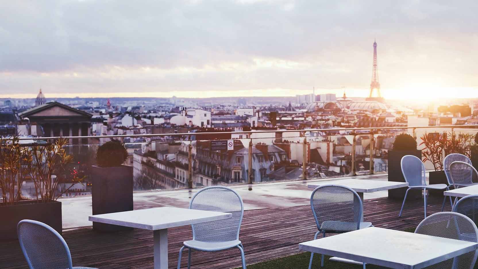 Que faire sur les toits des bâtiments ? Production d’énergie durable, végétalisation ou même espace de vie : découvrez quelques-uns de ces nouveaux usages.