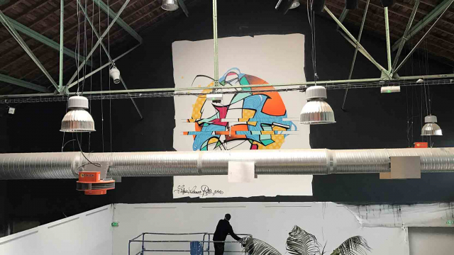 Découvrez les graffitis de l’artiste-peintre et graffeur Cédric Lascours, alias Réso, qui milite pour rapprocher street-art et monde de l’entreprise et a réalisé la couverture du livre Toulouse, la ville (r)ose.