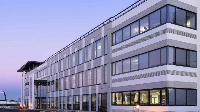 HQE, BREEAM, LEED, DGNB, RGE, BBC, BEPOS, E+C-, ou encore R2S… Que signifient les labels et certifications du bâtiment ? Quels sont leurs objectifs ? Comment les choisir ?