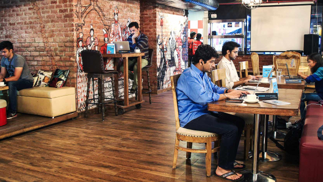 Découvrez l'application MyHQ disponible en Inde, un concept qui favorise le coworking et la performance au travail en transformant les cafés ou hôtels de quartier.