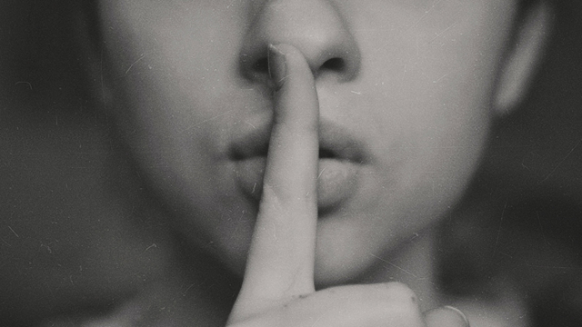 Comment trouver le silence au bureau ? Découvrez les solutions pour favoriser la concentration dans l’entreprise : zones de silence, masquage sonore...