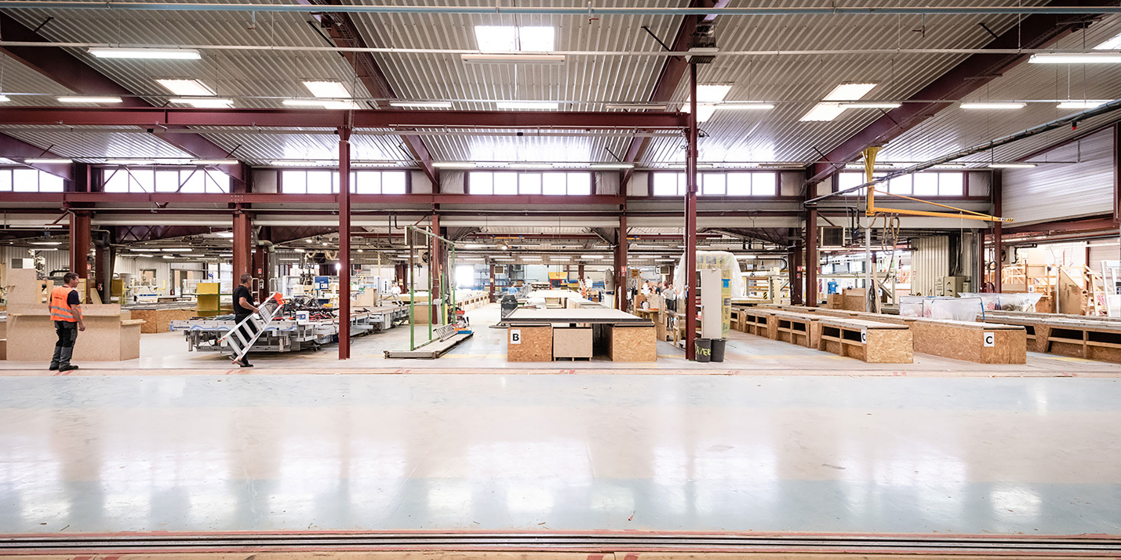 Ossabois, entreprise construction bois, filiale de GA, construit hors-site dans ses usines des bâtiments en bois.