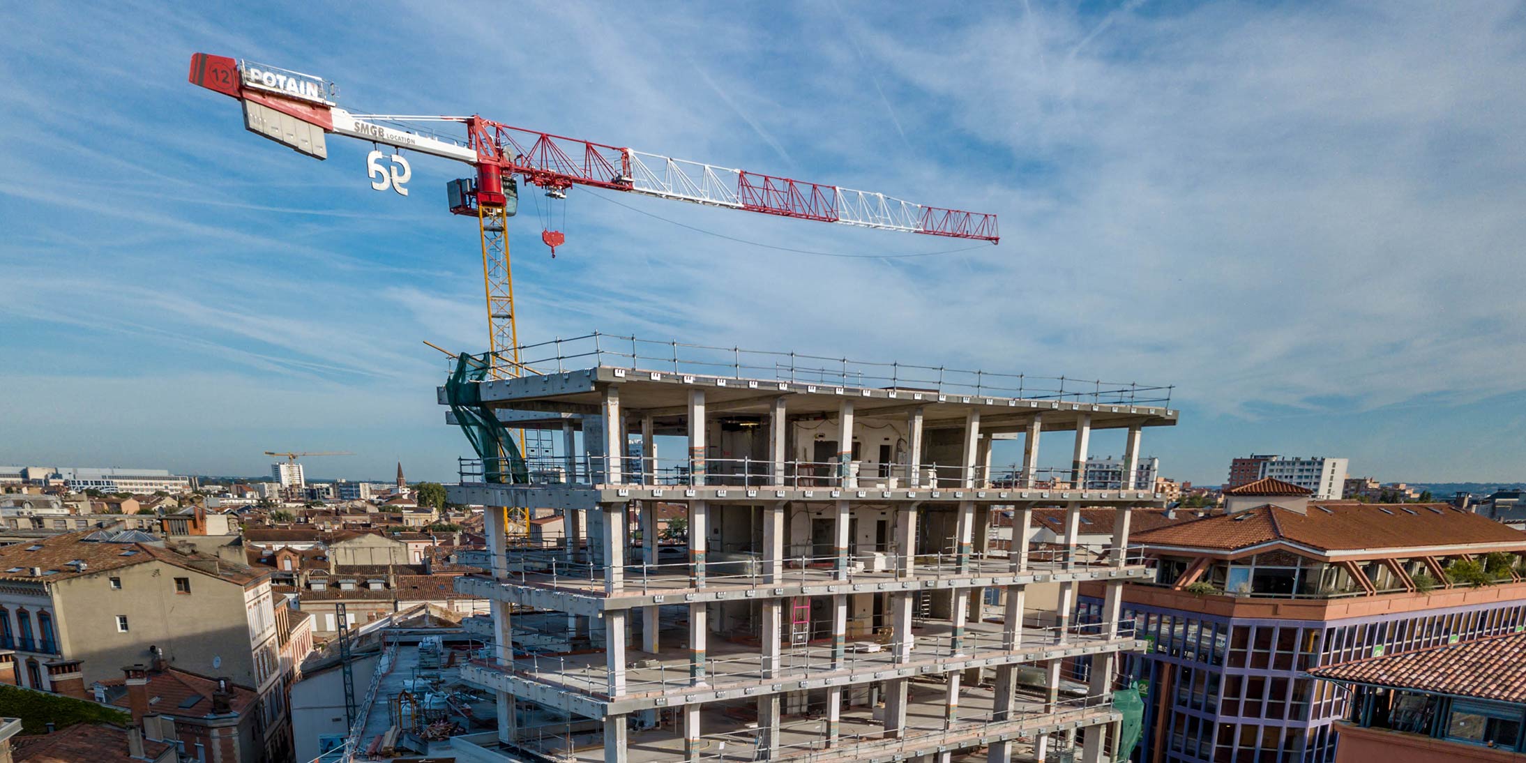 Découvrez les travaux de rénovation du siège du Crédit Agricole Toulouse réalisés par GA Smart Building, société rénovation bâtiment.
