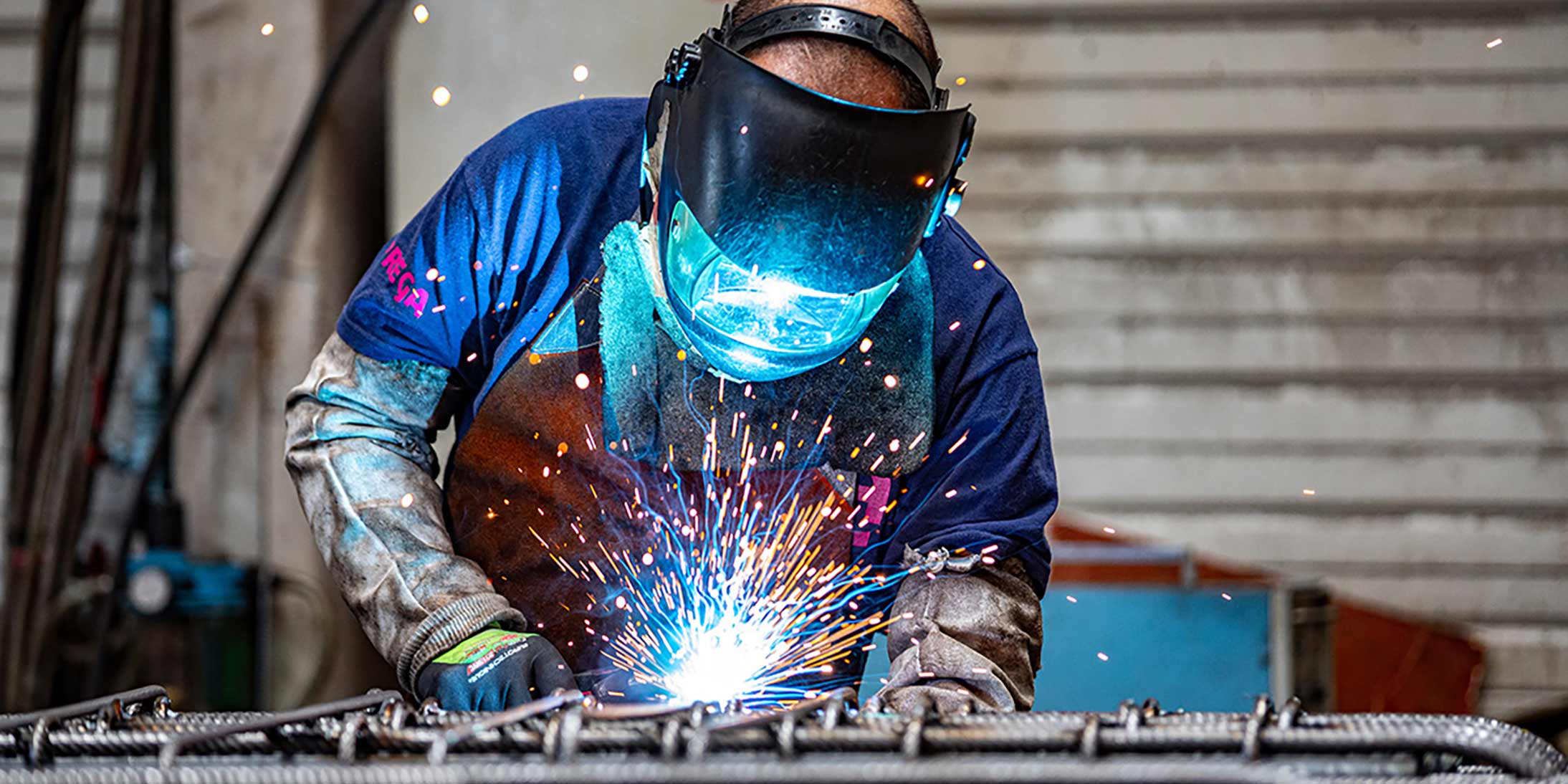 La filiale de GA Smart Building, PREGA, vous propose des solution de construction préfabriquée béton en usine préfabrication béton en France.