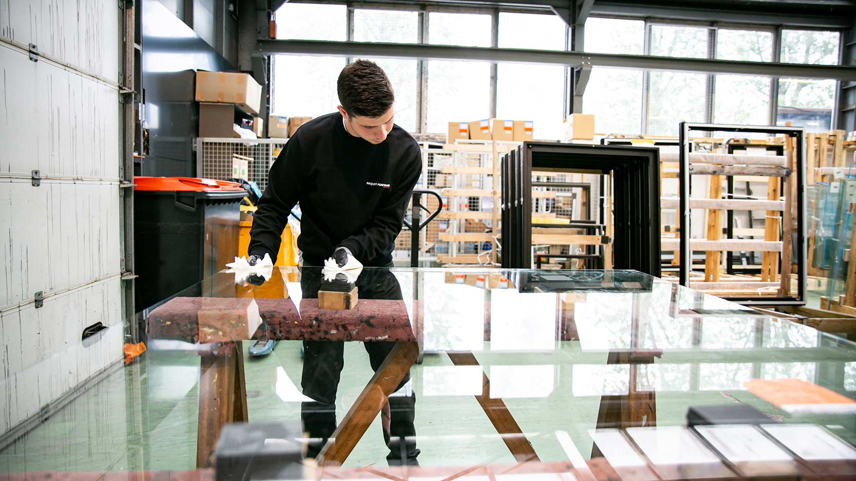 Paquet Fontaine est un fabricant français de façades menuisées et façades respirantes pour bâtiments tertiaires.