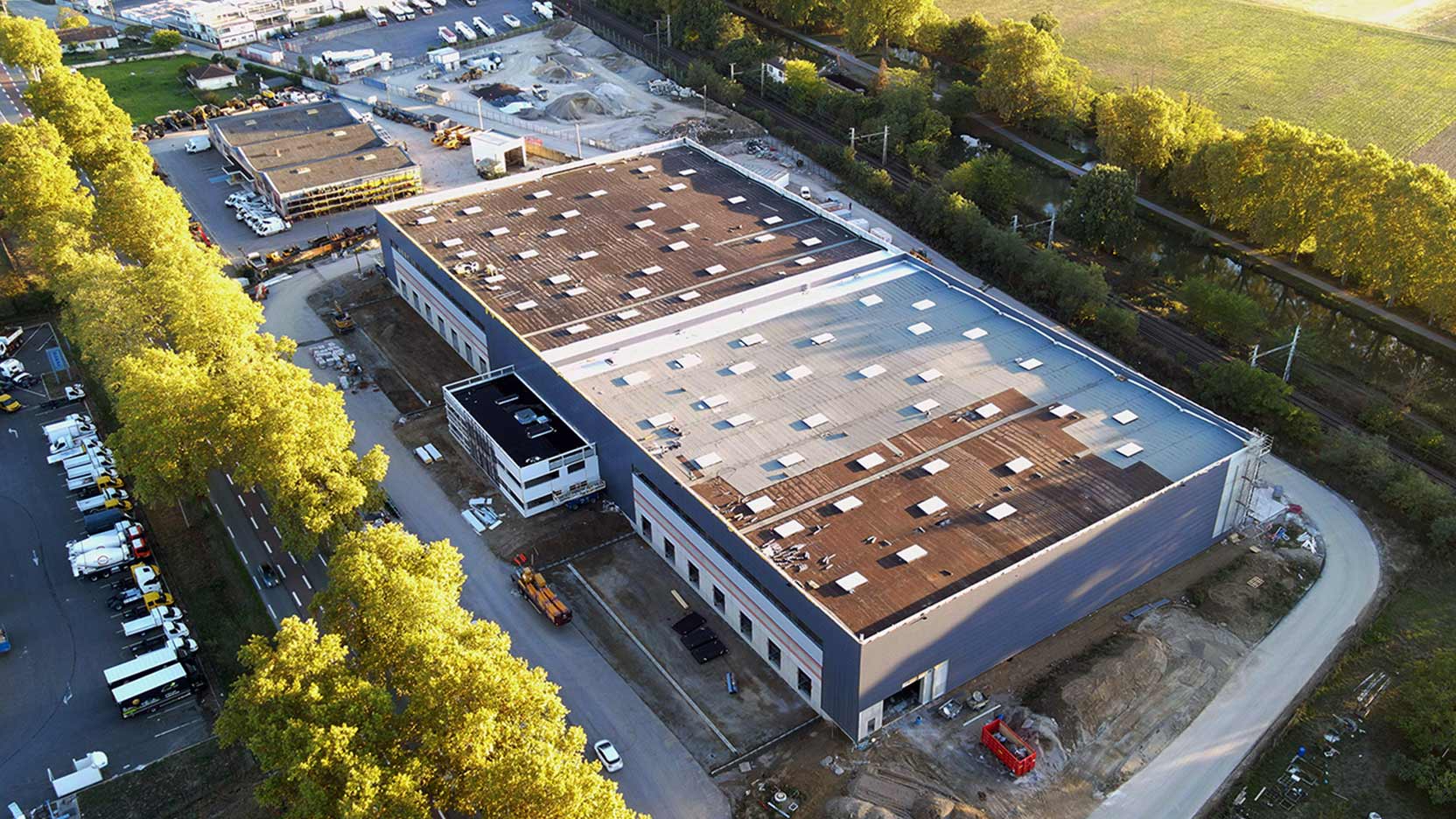 GA Smart Building constructed a mixed logistics and tertiary real estate complex in Saint-Jory for Denjean Logistique.