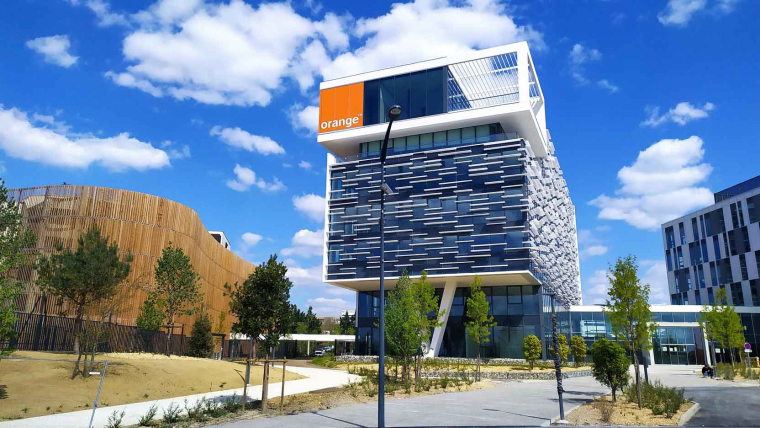 Le Campus Orange à Balma, qui vient réconcilier le site d’une ancienne plateforme logistique avec la nature, est livré !