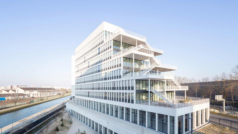 BNP Paribas Real Estate et GA Smart Building livrent Irrigo un immeuble de bureaux sur les bords du canal de l’Ourcq à Bobigny