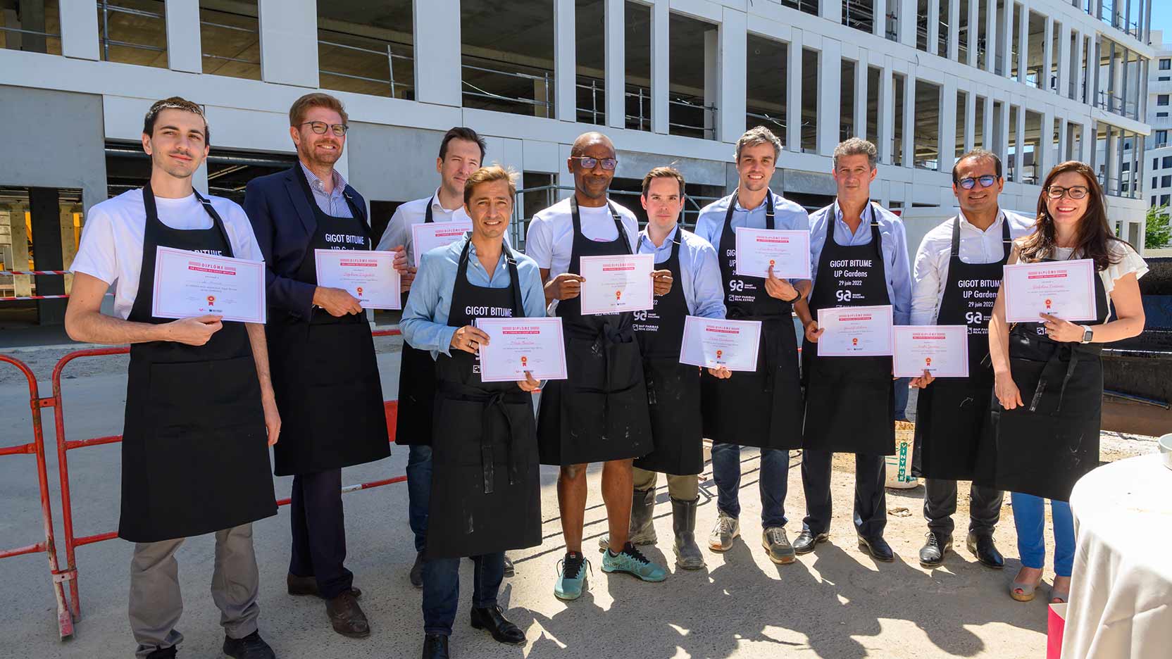 Un gigot bitume pour fêter la fin du Gros Œuvre de GARDENS, le futur siège social du Groupe UP à Gennevilliers !