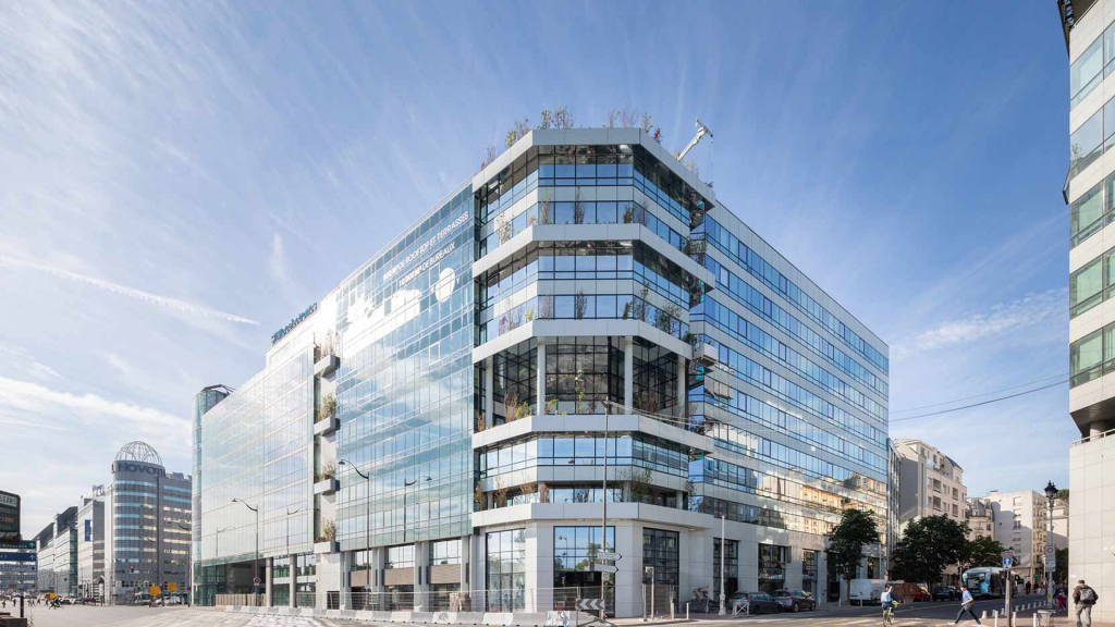 GA Smart Building rénove et livre Gravity un immeuble de bureaux de 10 600 m2 à Paris 14ème