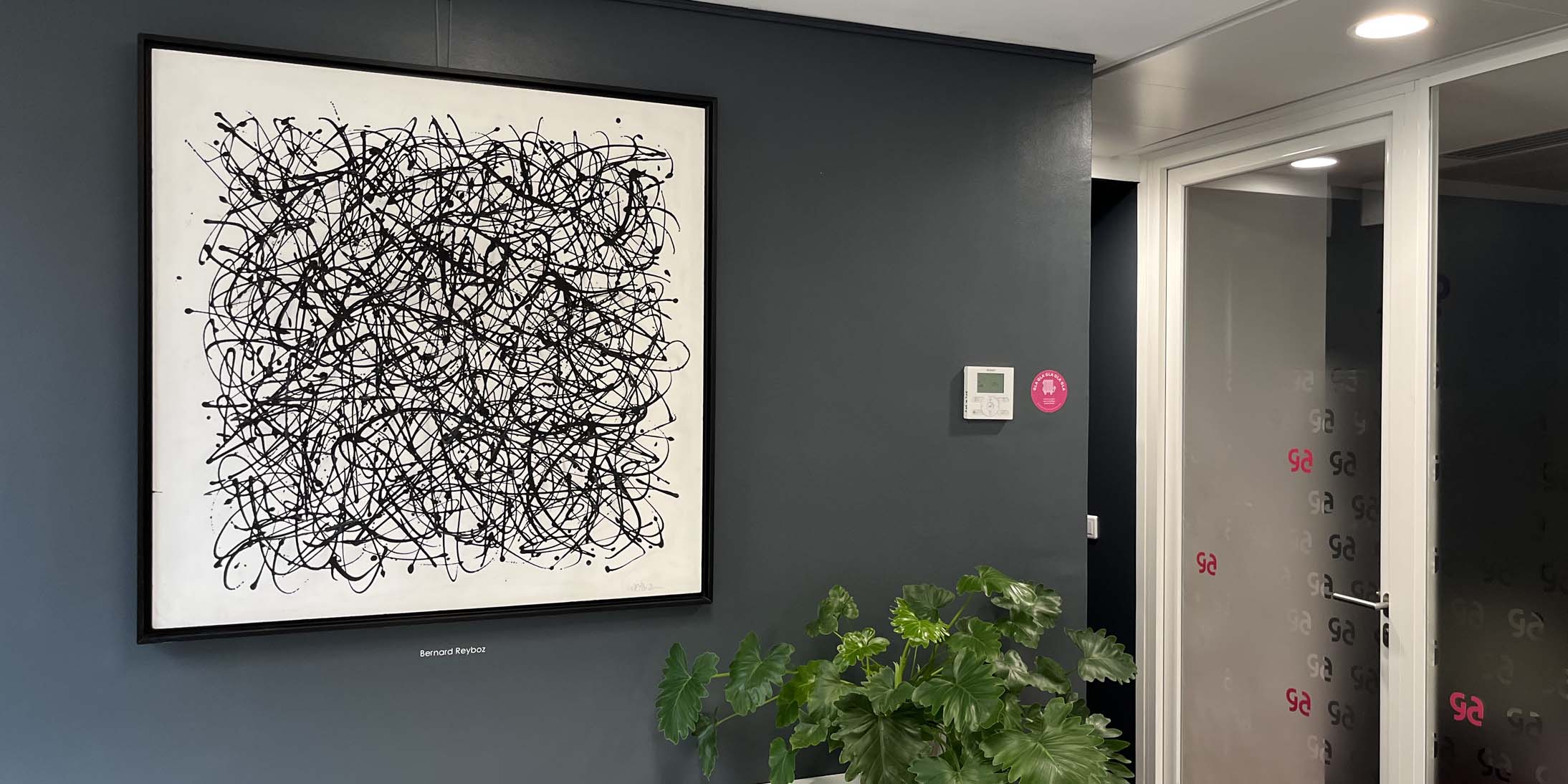 Les œuvres de Bernard Reyboz ont pris place dans les bureaux de GA à Paris à l’occasion d'une exposition d’art contemporain éphémère