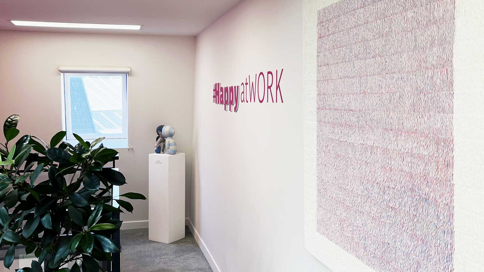 When art moves into our Paris offices: “Texture”, a pop-up contemporary art exhibition that has a feel of its own!