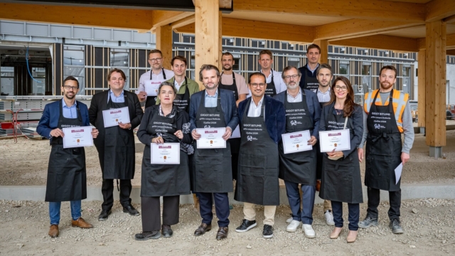Cérémonie du gigot bitume sur le chantier du grEEn-campus de Stellantis, réalisé par GA Smart Building