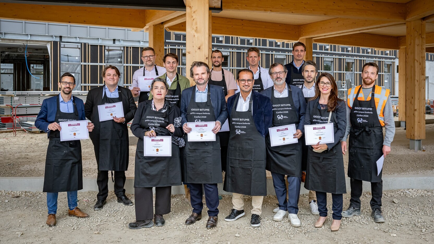 Un gigot bitume pour fêter la fin du Gros Œuvre du chantier du grEEn-campus de Stellantis à Poissy !