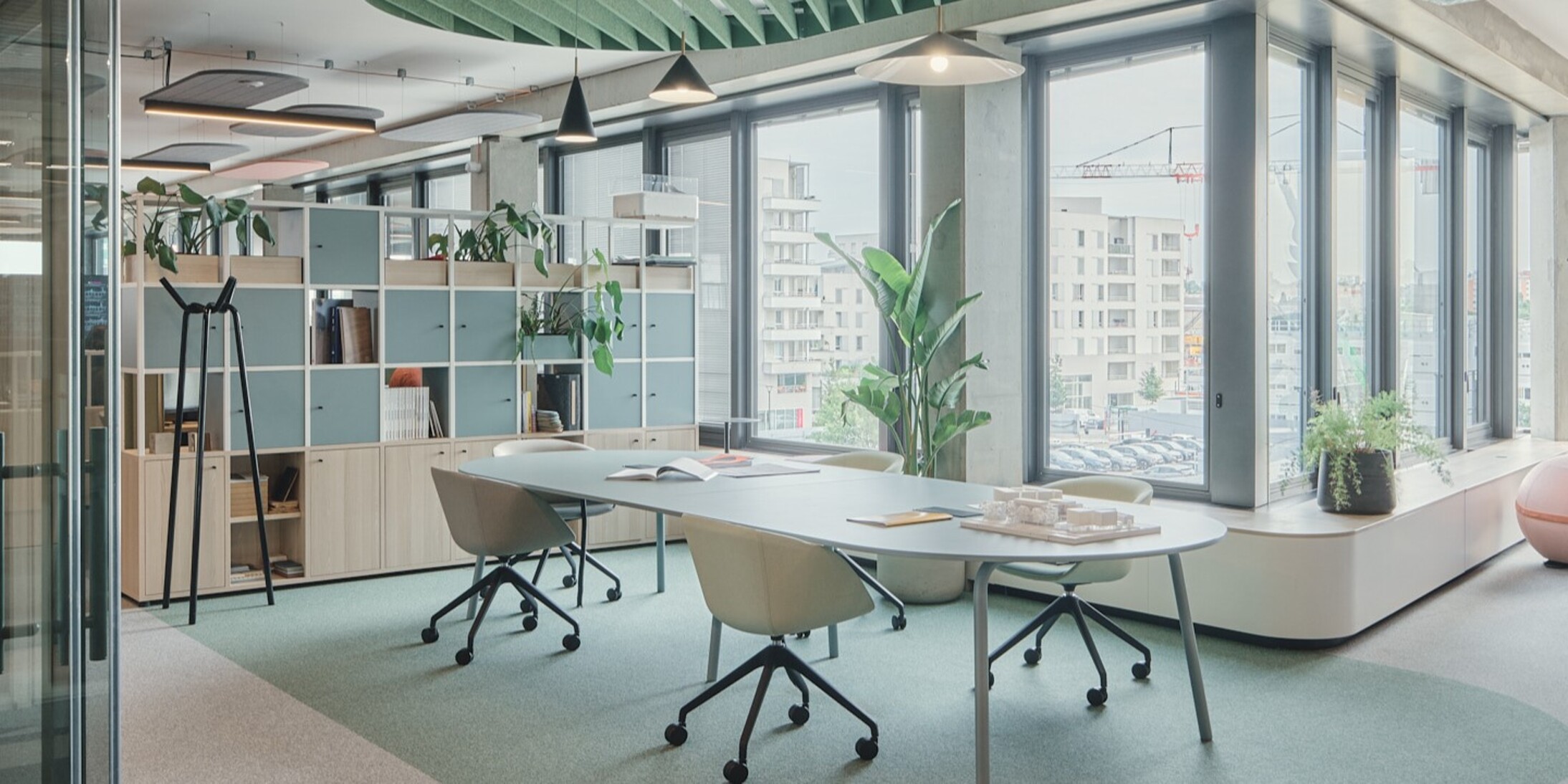 Espace de travail de Niwa, nouveau siège social de GA Smart Building à Toulouse, une réalisation emblématique de la construction hors-site