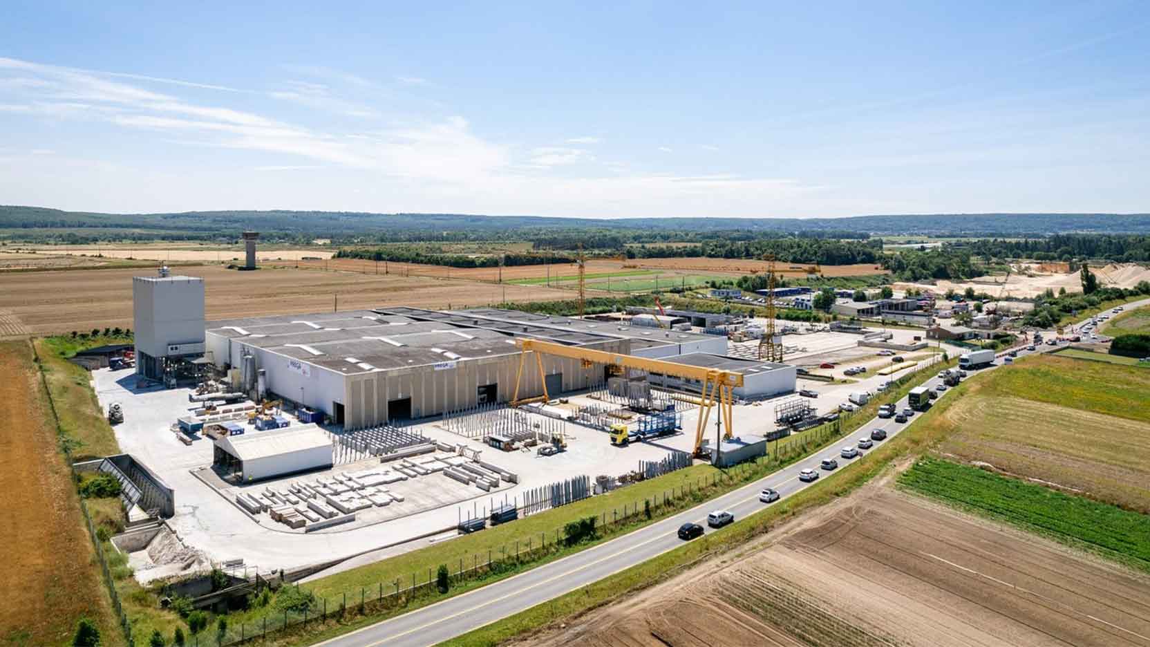 Pour accélérer le développement de la construction hors-site en France, GA Smart Building ouvre sa plateforme hors-site et fait découvrir sa filiale PREGA, spécialiste des systèmes béton bas carbone