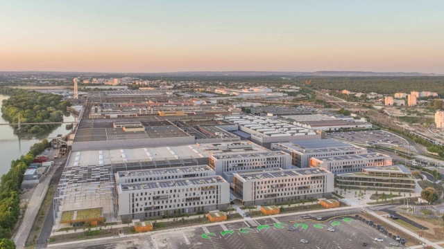 Le grEEn-campus Stellantis à Poissy, un bâtiment sobre et résilient par GA Smart Building