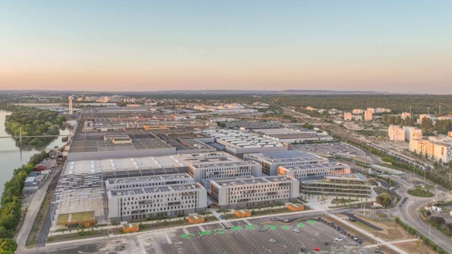 Le grEEn-campus Stellantis à Poissy, un bâtiment sobre et résilient par GA Smart Building